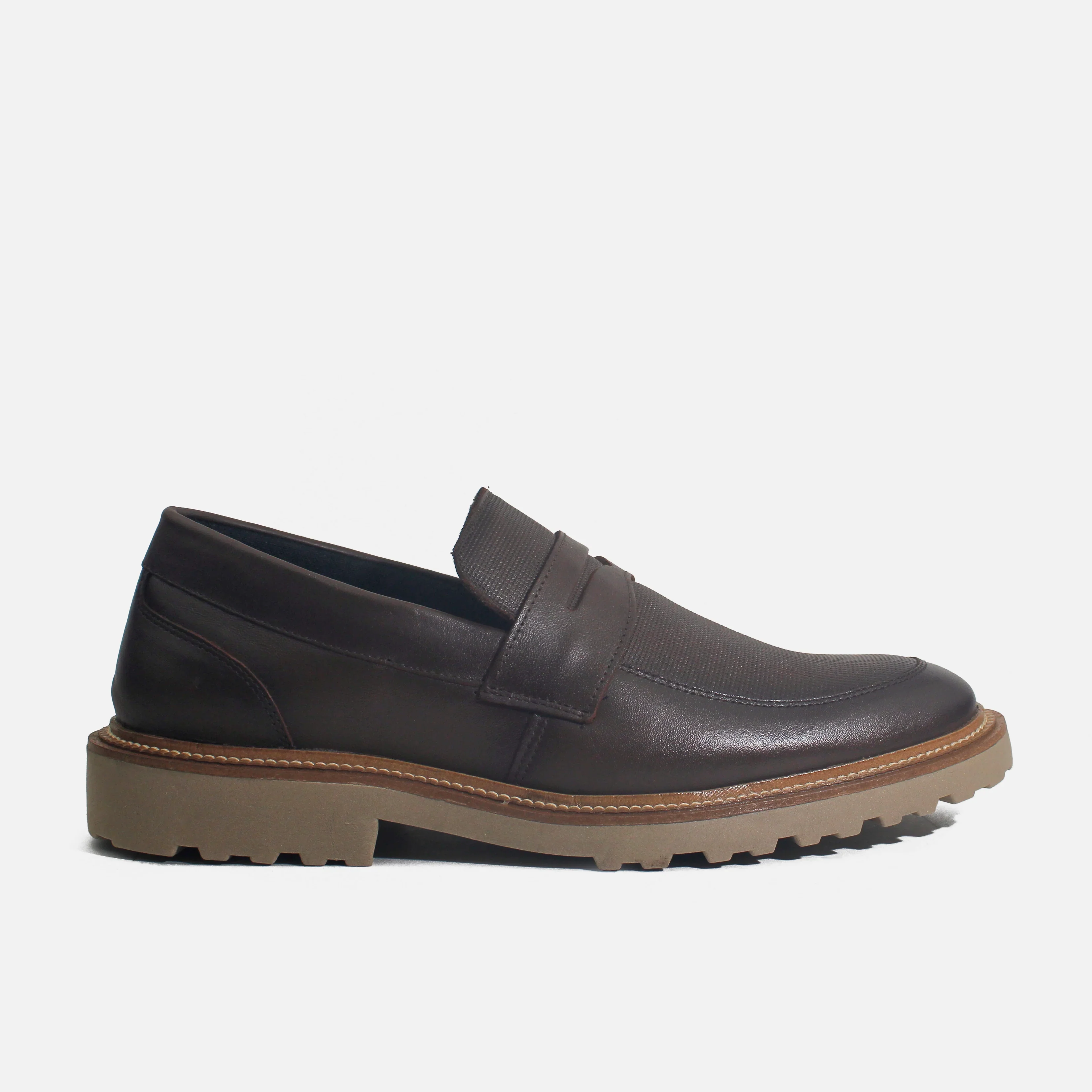 Lo Nuevo En Calzado y Accesorios Para Hombre
